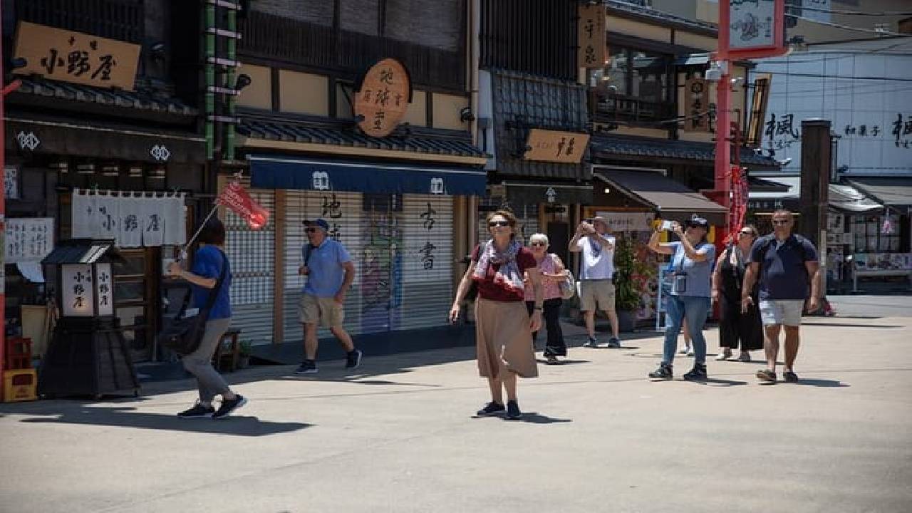 Asakusa Senso-ji Temple and Old Tokyo Walking Tour