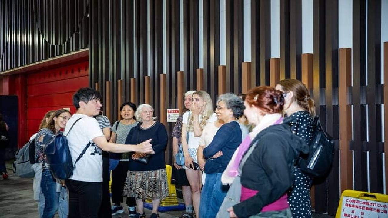 Night Walking Tour in Shinjuku