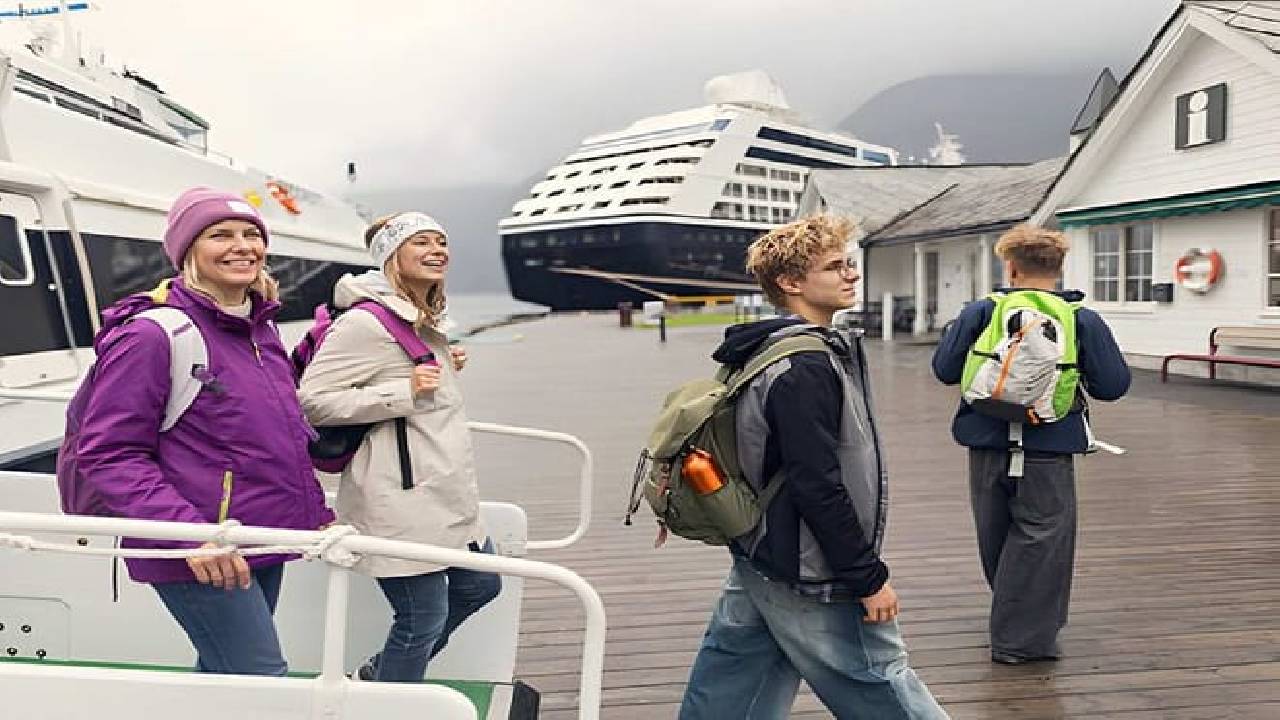 Reykjavik: Private Cruise Terminal To/From Hotel Transfer