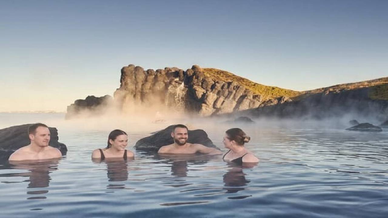 Reykjavik: Private Sky Lagoon To/From Hotel Transfer