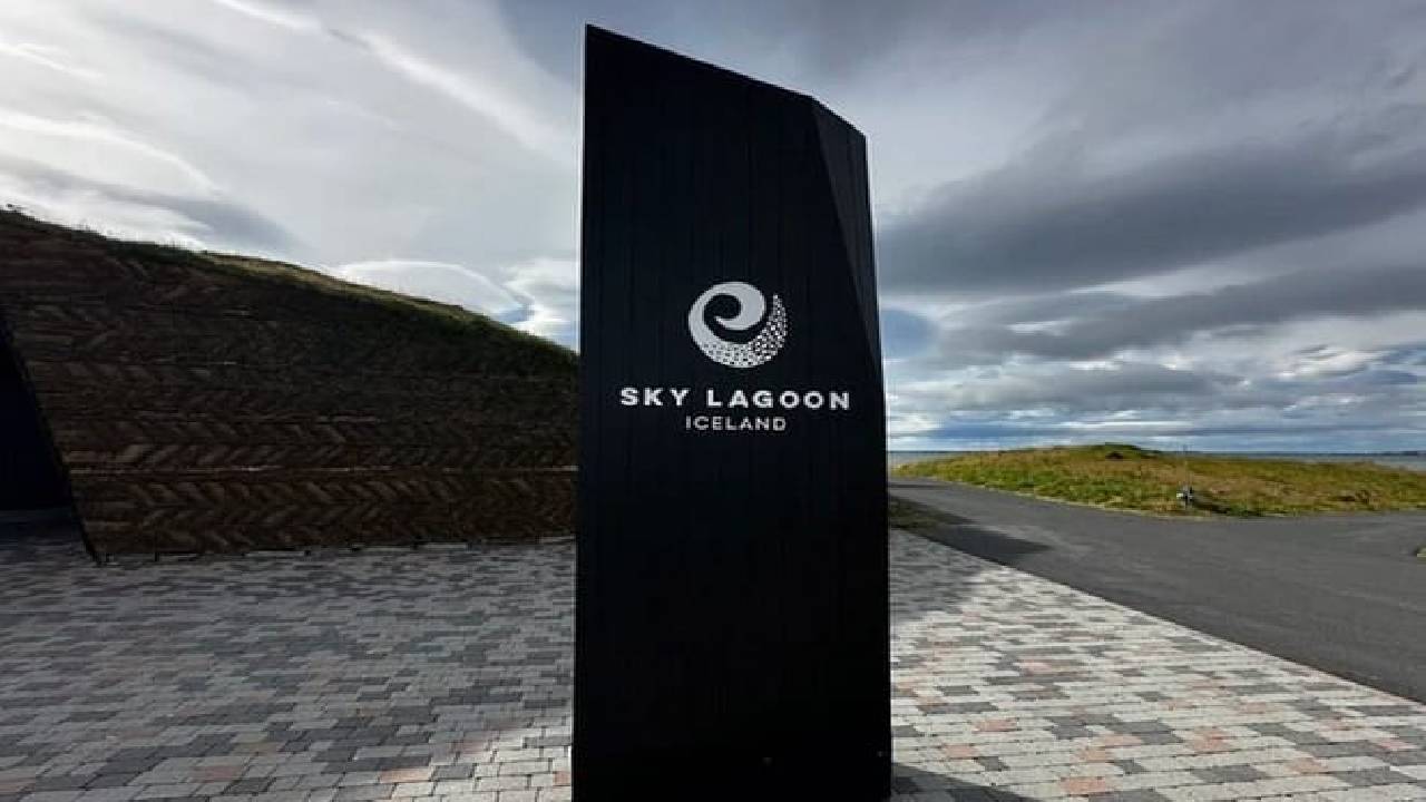 Reykjavik: Private Sky Lagoon To/From Hotel Transfer