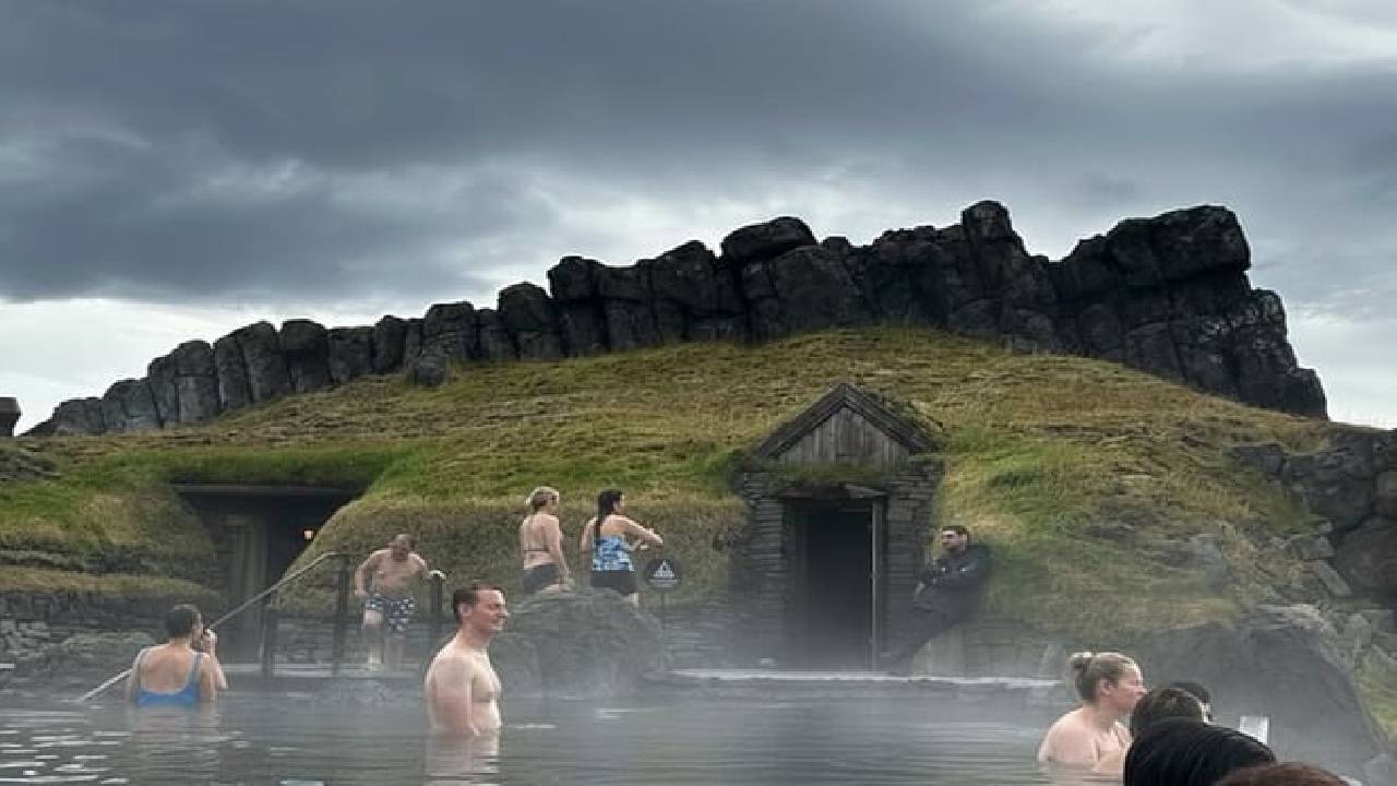 Reykjavik: Private Sky Lagoon To/From Hotel Transfer