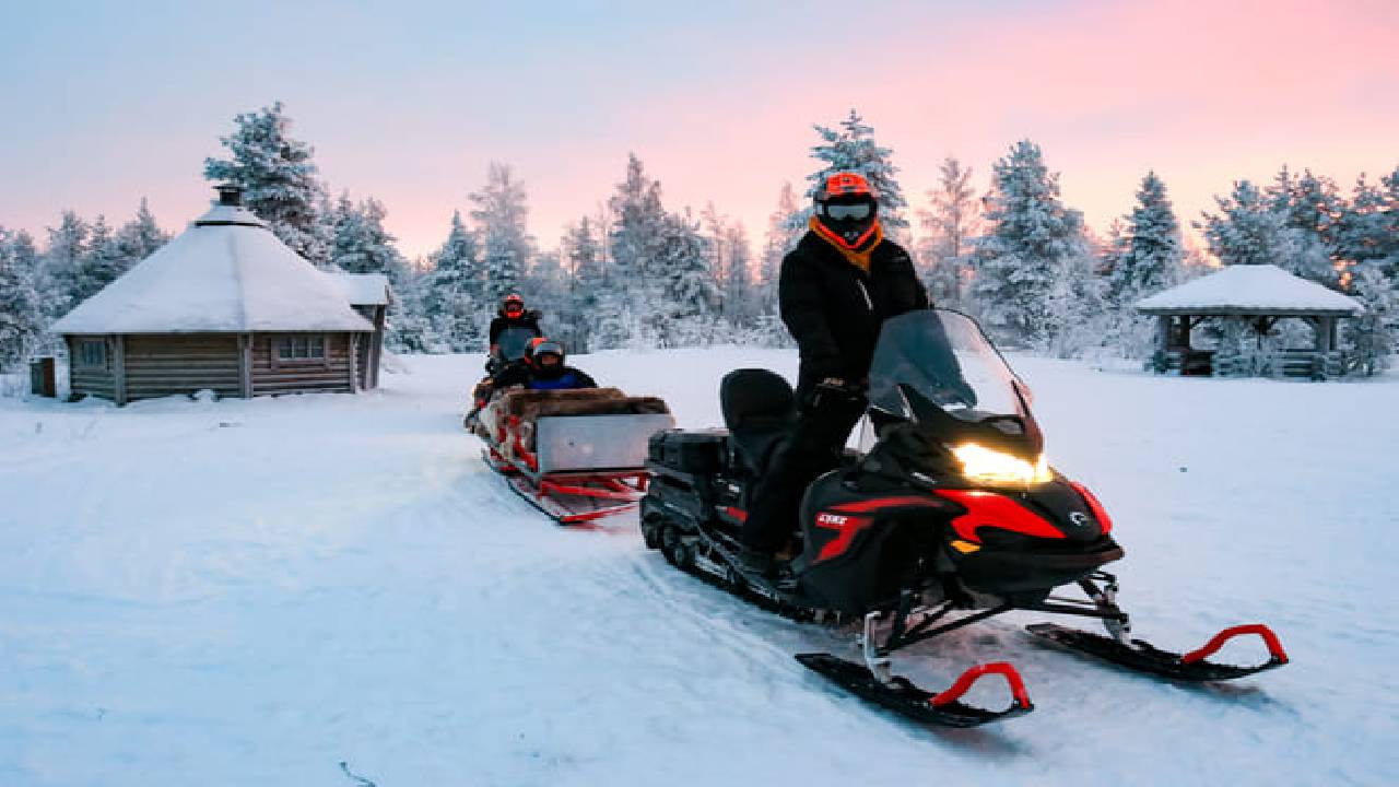 Northern Lights Snowmobile Sledge Ride