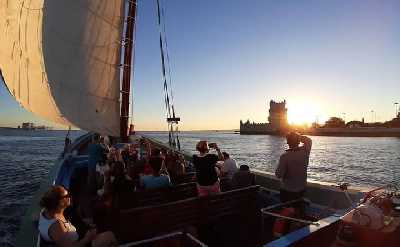 2-Hour Lisbon Traditional Boats Sunset Cruise with White Wine