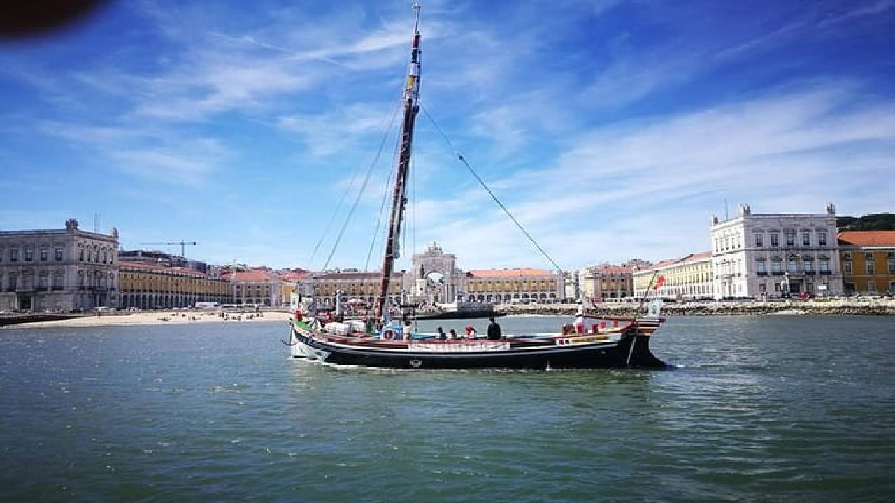 Lisbon Traditional Boats - Guided Sightseeing Cruise