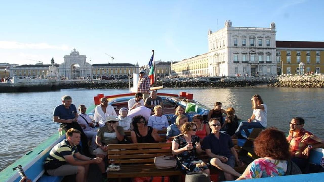 Lisbon Traditional Boats - Guided Sightseeing Cruise