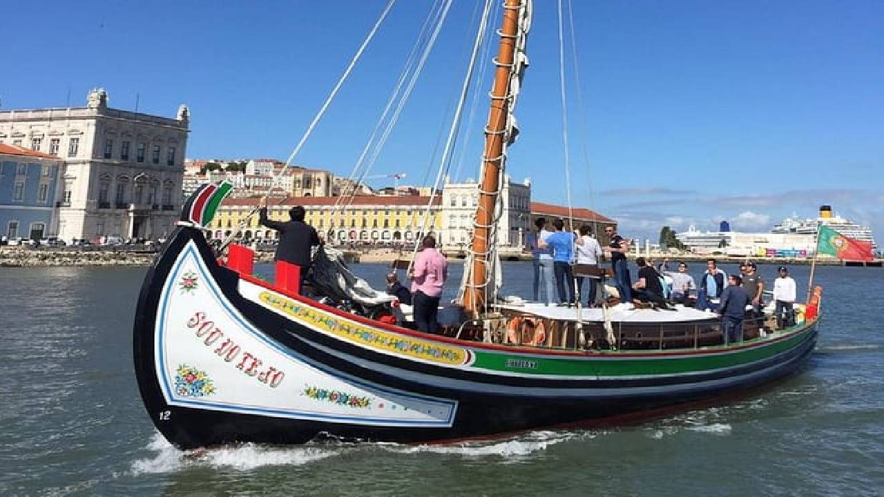 Lisbon Traditional Boats - Guided Sightseeing Cruise