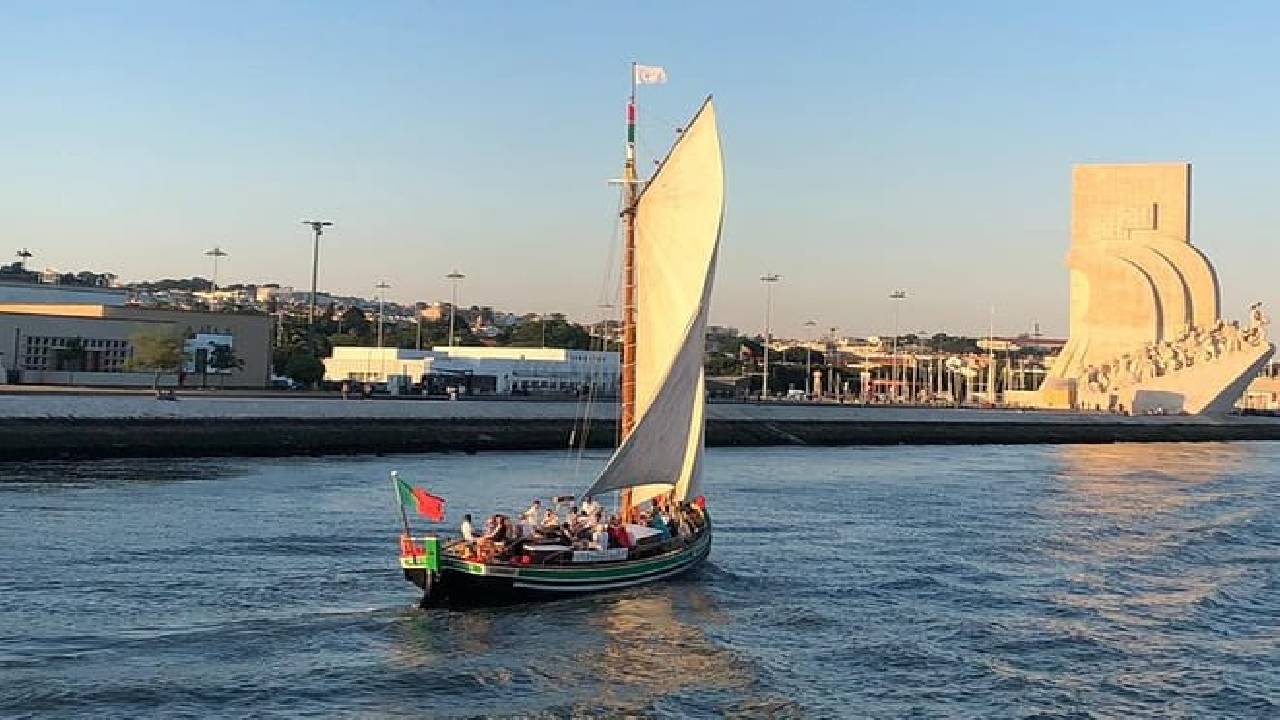 Lisbon Traditional Boats - Guided Sightseeing Cruise