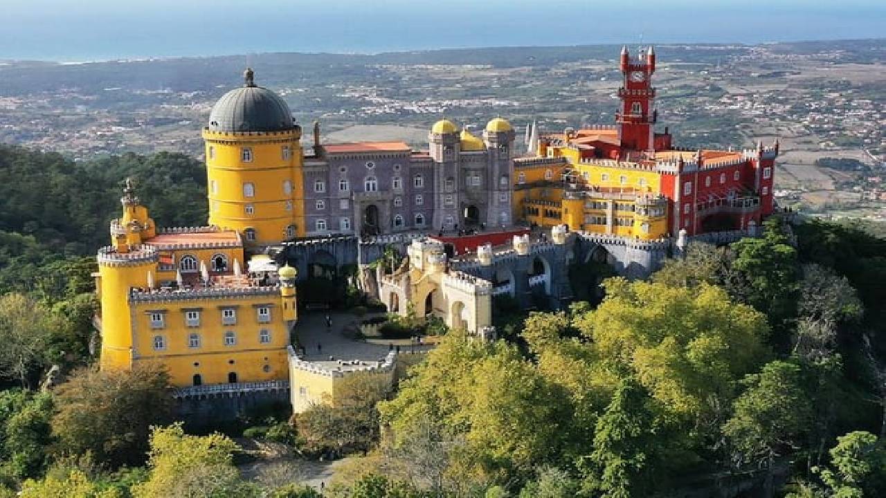 Guided Tour to Sintra, Pena, Regaleira, Cabo da Roca and Cascais