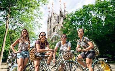 Private Barcelona Bike Tour with Fast-Track Sagrada Familia Entry