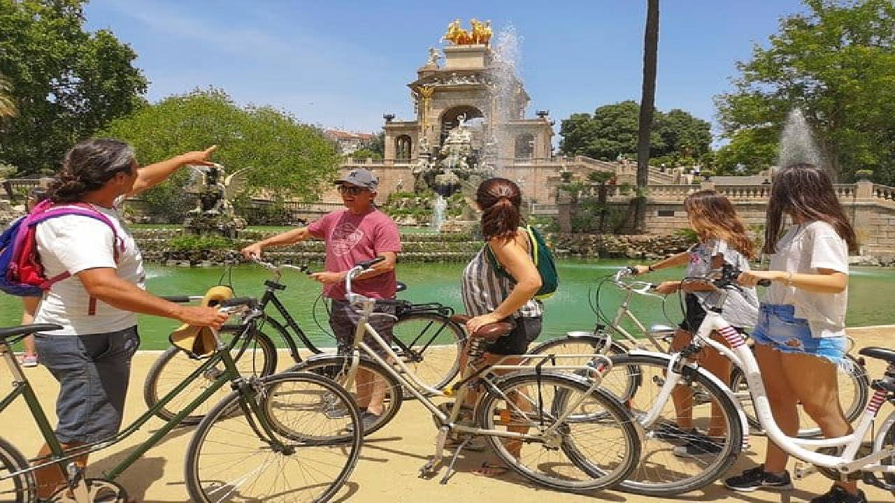 Barcelona Private Bike/eBike Tour & Sagrada Familia Tickets
