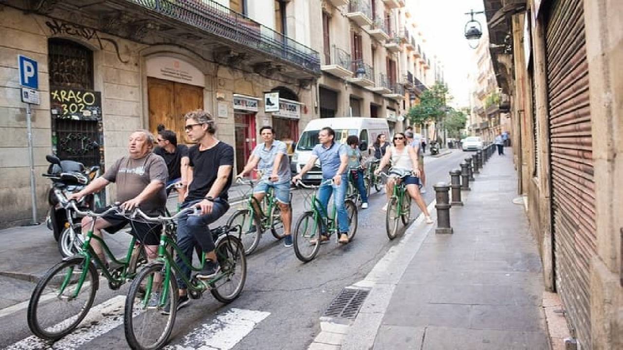 Barcelona Private Bike/eBike Tour & Sagrada Familia Tickets