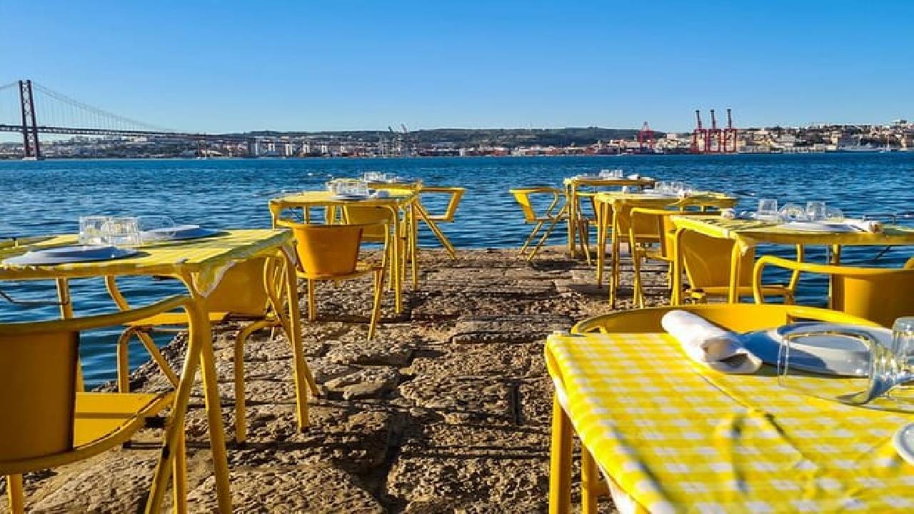 Food & Drink Private Tour in Lisbon & Cacilhas w/ Ferry Included