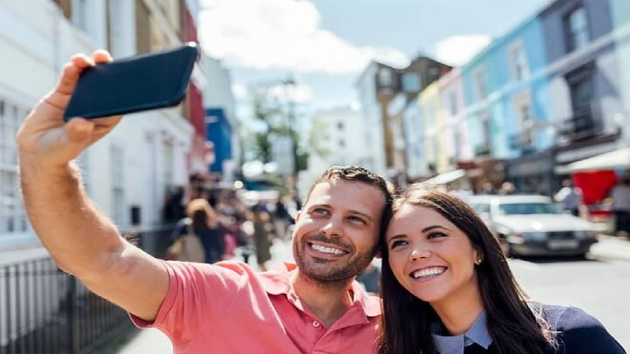 London Private Walking Tour: Notting Hill, Highlights & Markets 