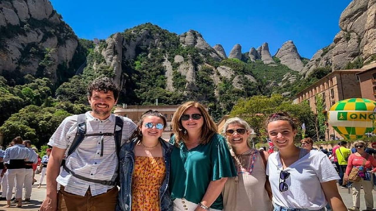 2-Day Tour: Gaudi & Sagrada Familia + Montserrat & Winery 