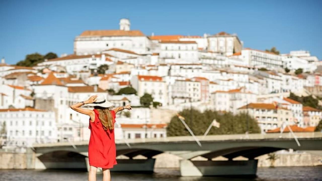 Fatima and Coimbra Religious Tour: Private Day Trip from Lisbon
