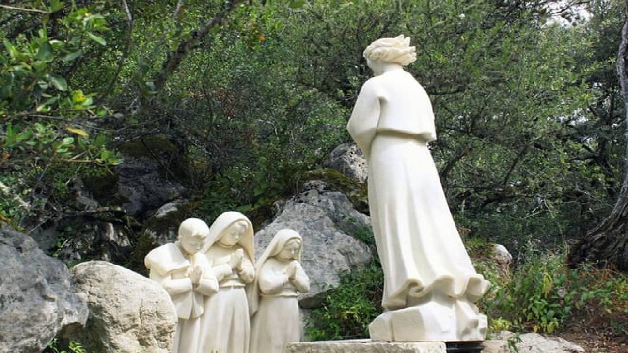 Fatima and Coimbra Religious Tour: Private Day Trip from Lisbon