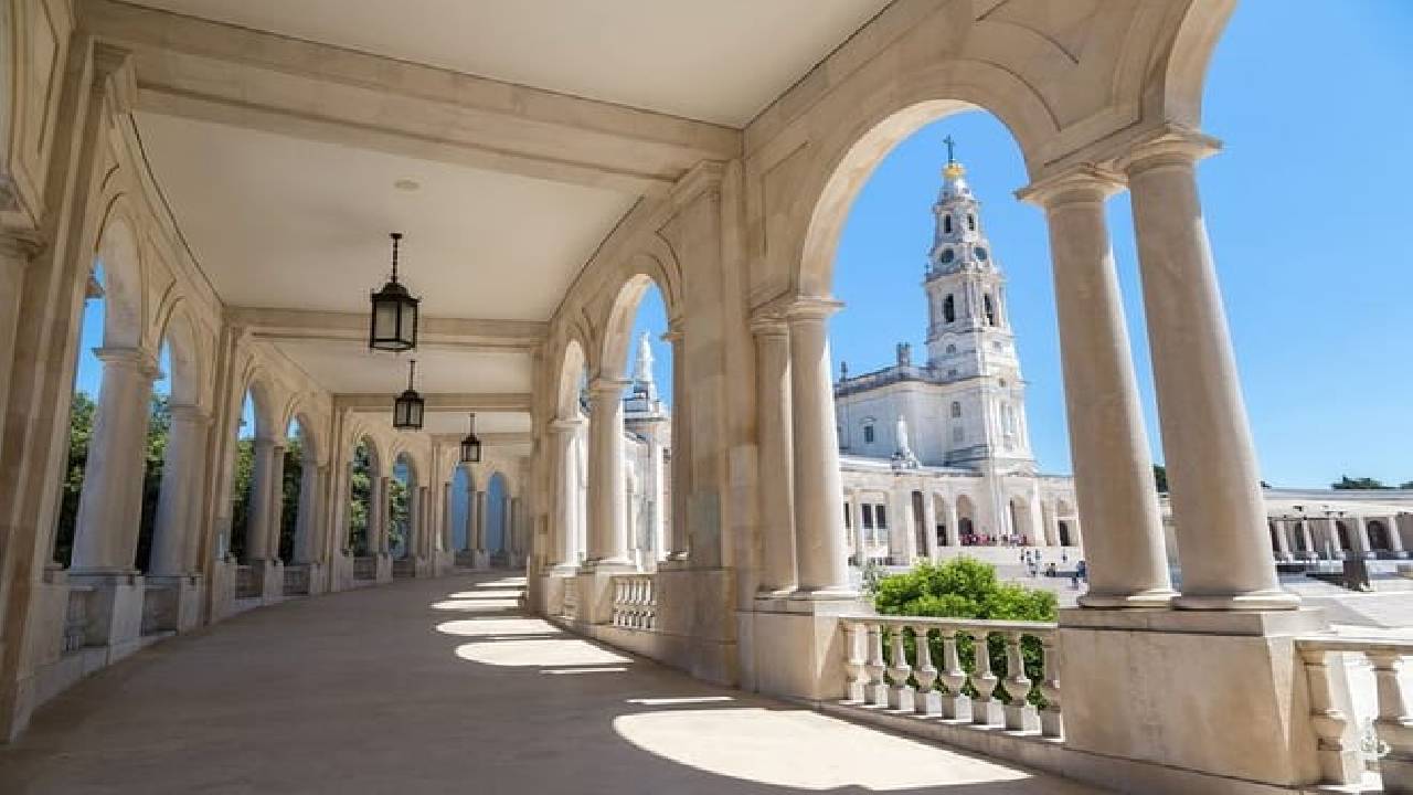 Fatima and Coimbra Religious Tour: Private Day Trip from Lisbon