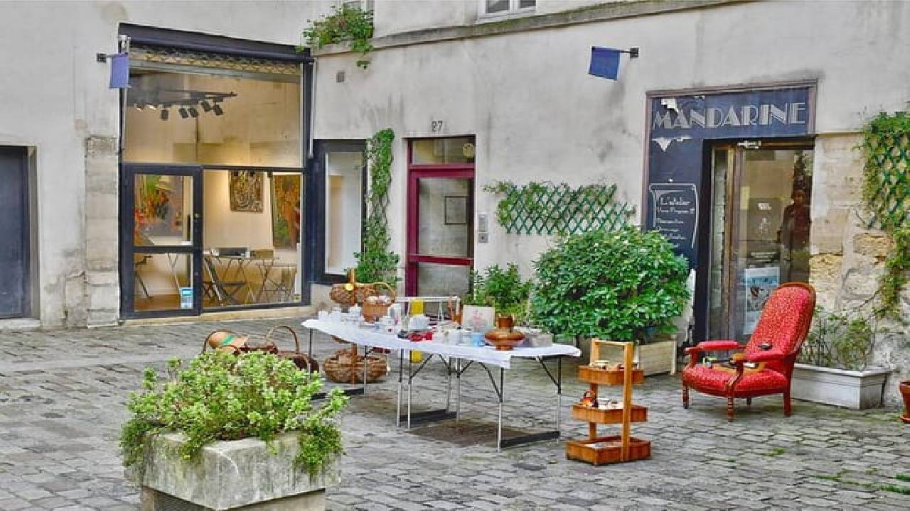 Paris Le Marais: Private French Food & Wine Walking Tour