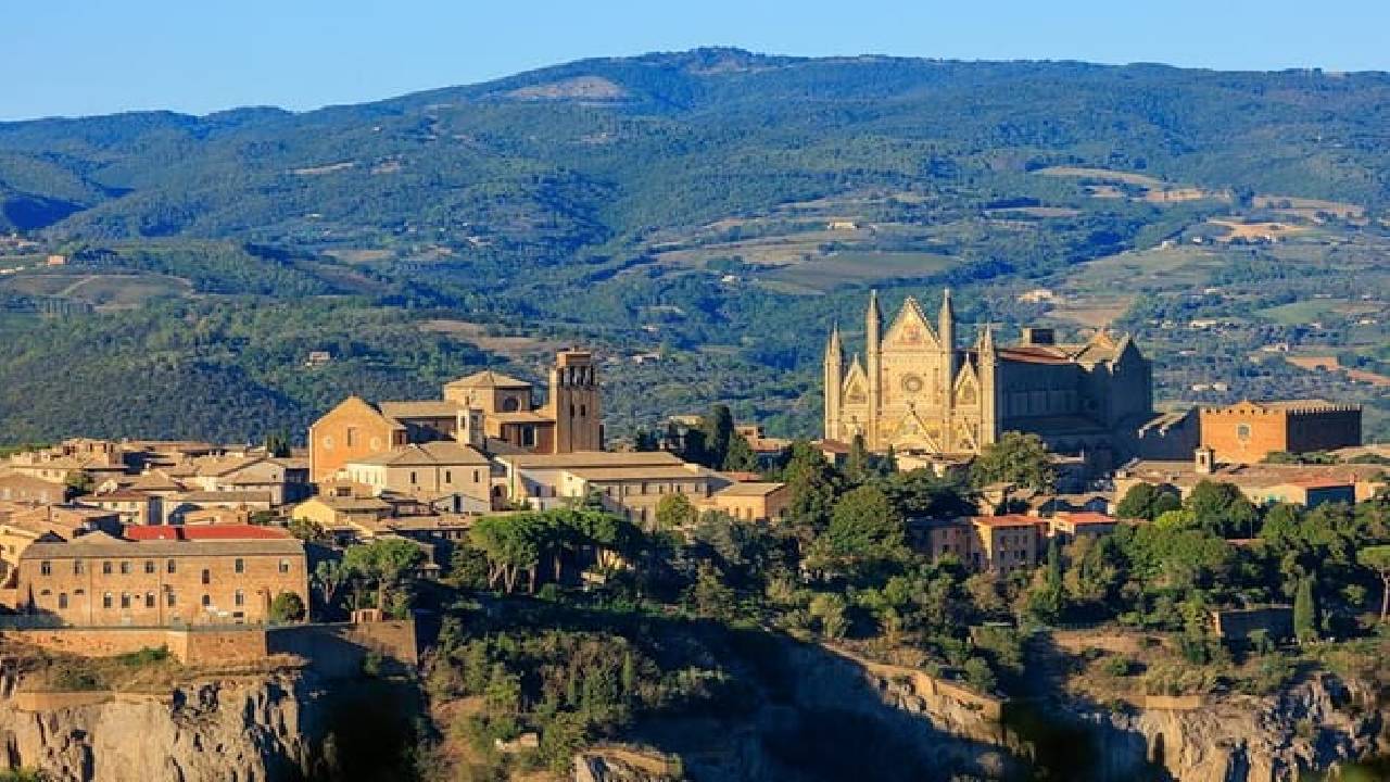 Rome to Orvieto Day Trip by Train with Duomo, Caves and Lunch