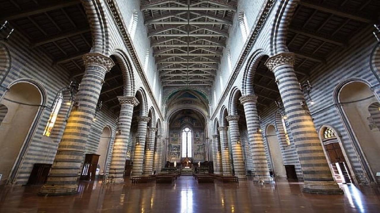 Rome to Orvieto Day Trip by Train with Duomo, Caves and Lunch