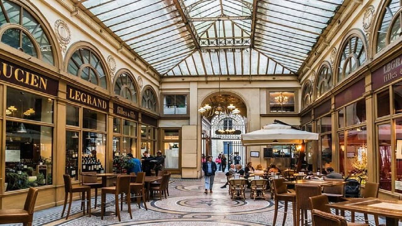 The Best of Hidden Paris - Undiscovered Quarters & Secret Gems