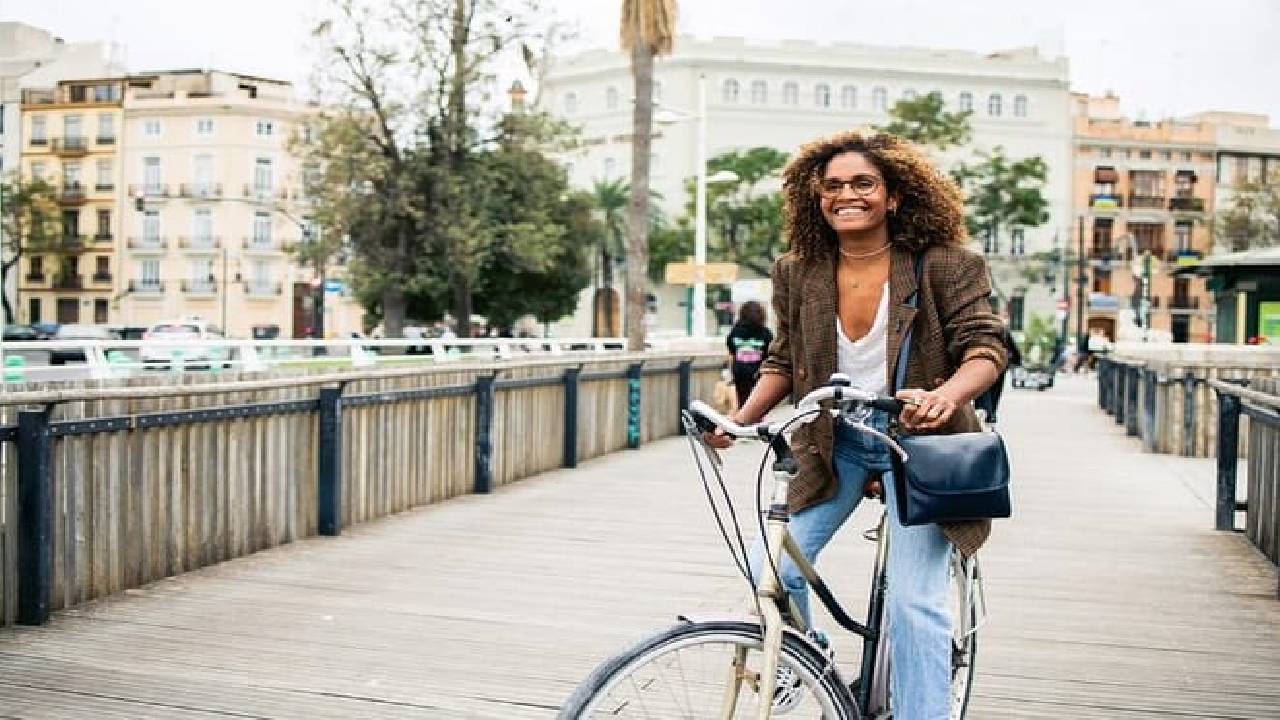 Valencia Private Bikes and E-Bikes Tour With Drinks