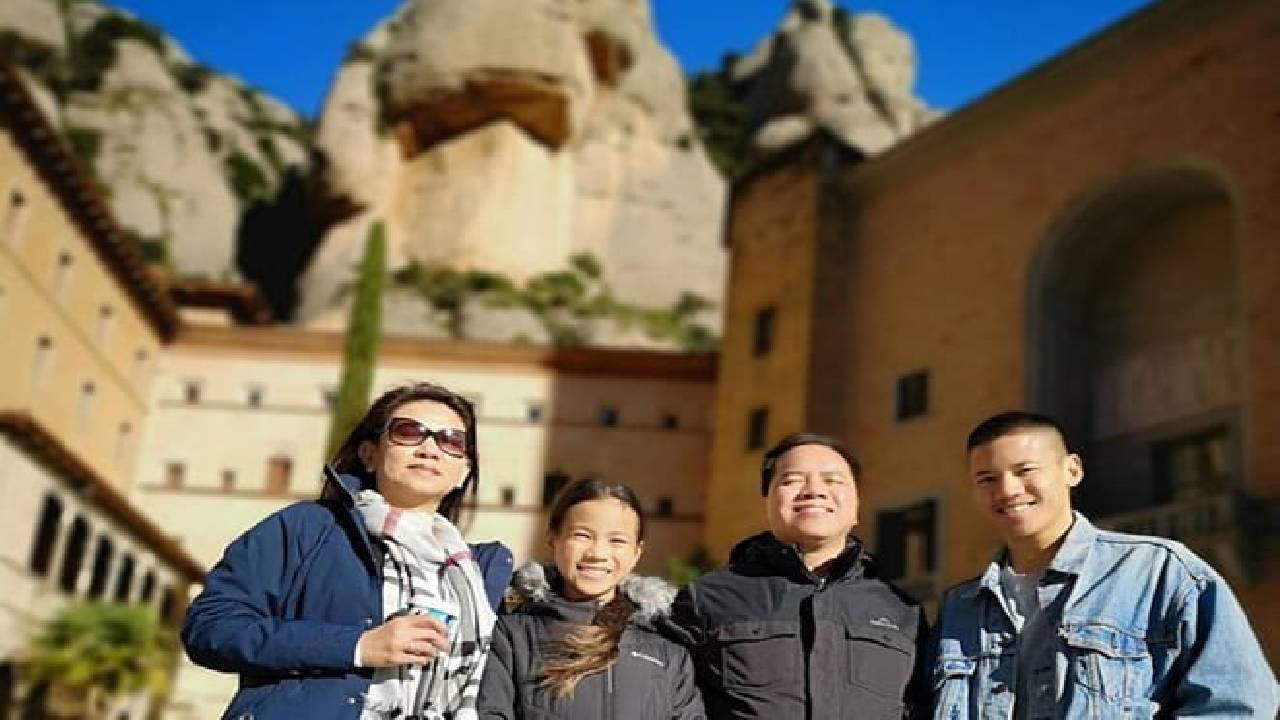 Private Montserrat and Gaudi's Crypt with Hotel Pickup