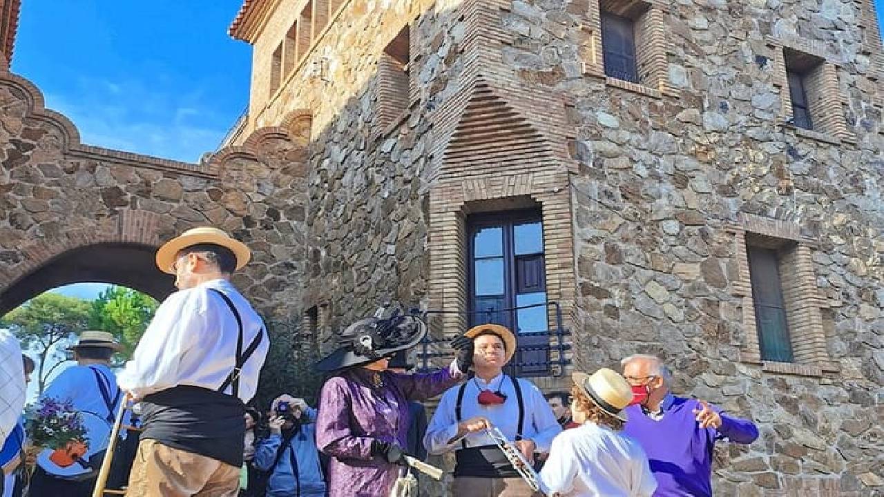 Private Montserrat and Gaudi's Crypt with Hotel Pickup