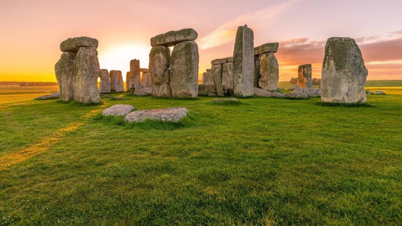 From London: Stonehenge Morning Tour Including Tickets