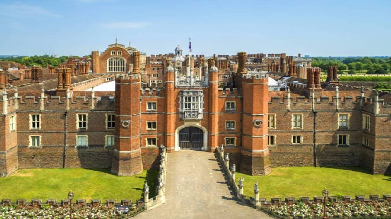 Hampton Court Palace Half-Day Trip from London Including Entry Tickets