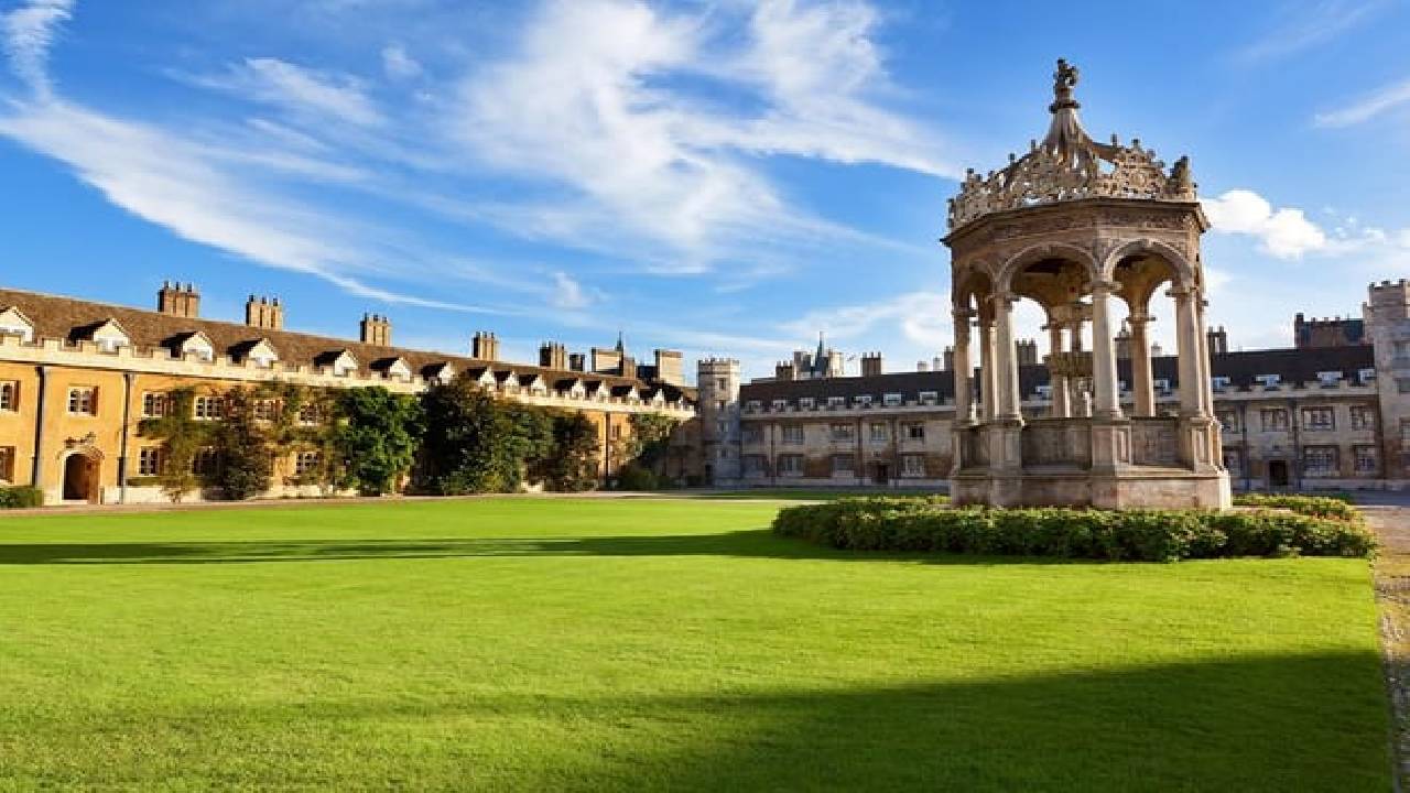 Oxford and Cambridge Guided Day Tour from London