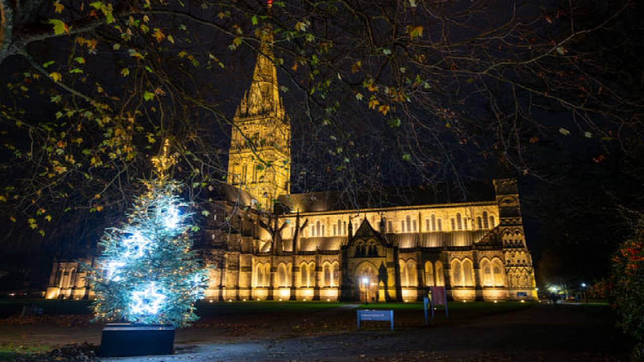 Salisbury and Winchester Christmas Markets Tour from London