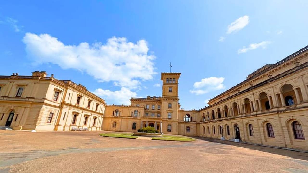 Isle of Wight Day Trip from London Including Osborne House Entry Ticket