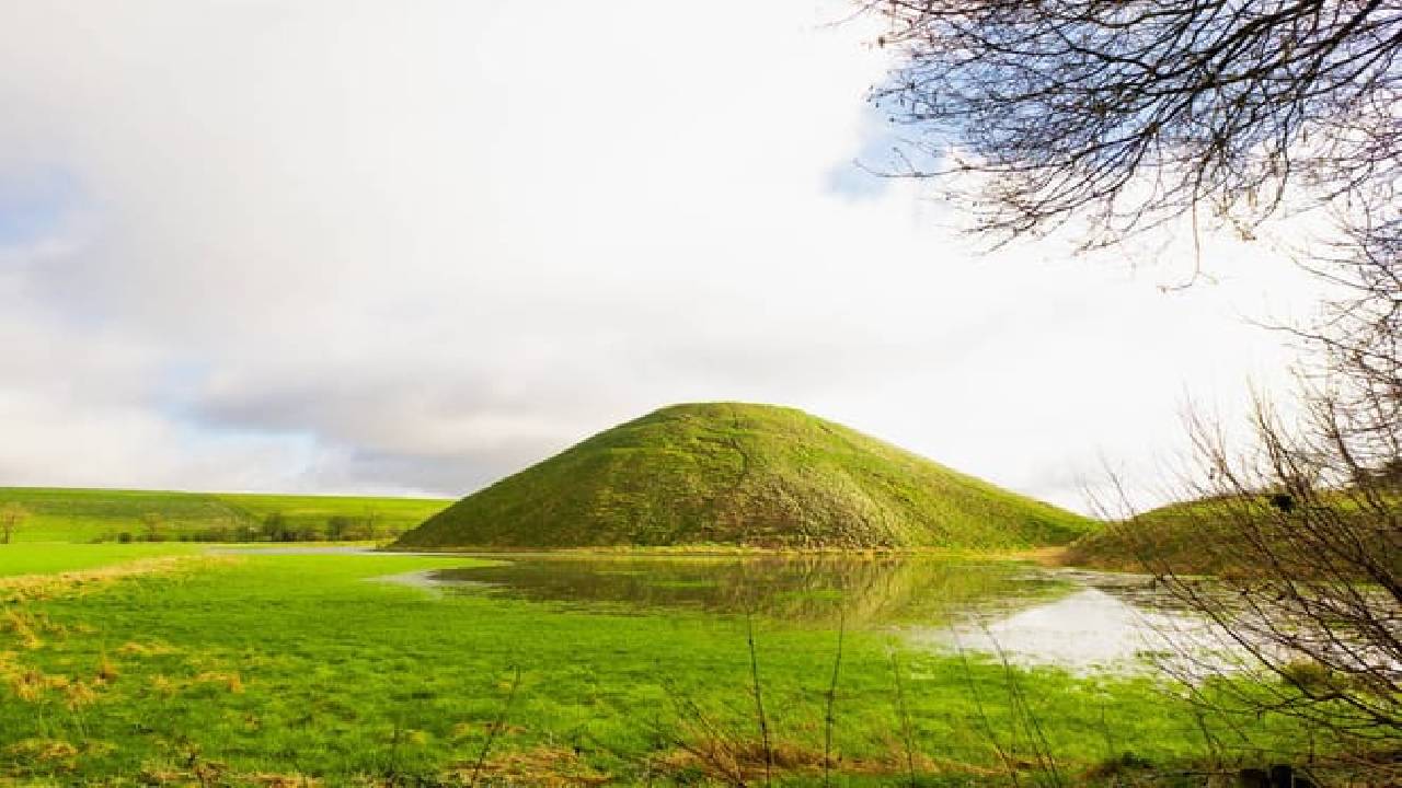 From London: Stonehenge & the Stone Circles of Avebury