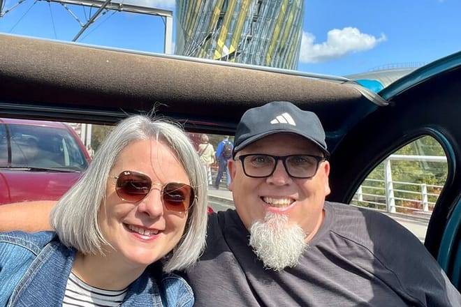 Private visit of Bordeaux's must-sees and hidden treasures in a classic Citroën 2cv