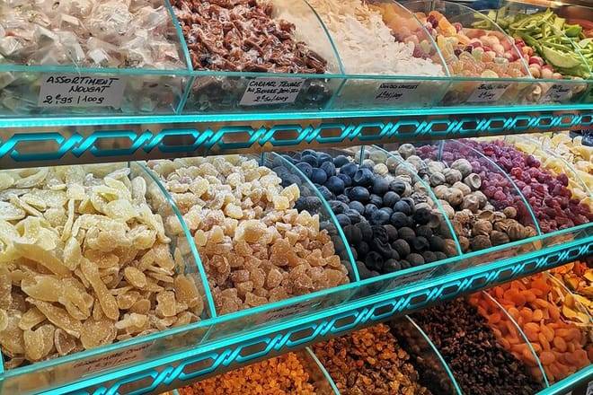 Course julien world's coolest district & Noailles Exotic market