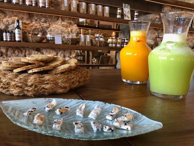 Food tour and Street art in the oldest district in Marseille: le Panier