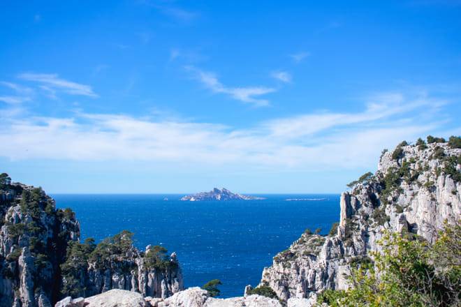 Hiking in the Calanques national park from Luminy 