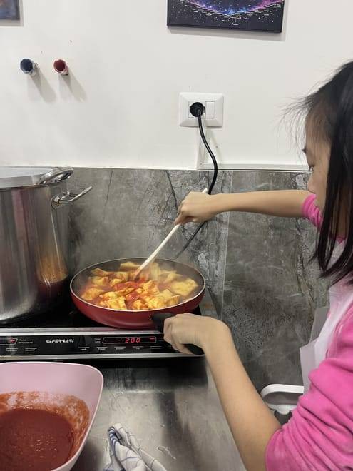 Cooking Class in Naples: Fettuccine Alfredo and Ravioli with Starter and Drink Included