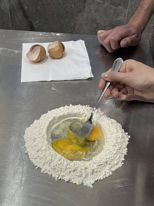 Cooking Class in Naples: Fettuccine Alfredo and Ravioli with Starter and Drink Included