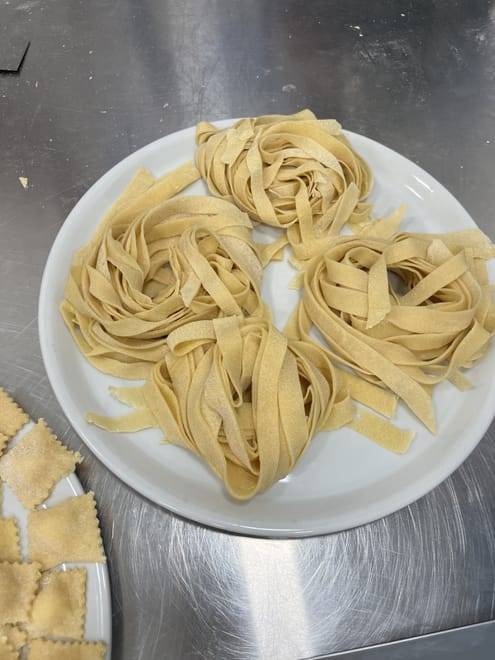 Cooking Class in Naples: Fettuccine Alfredo and Ravioli with Starter and Drink Included