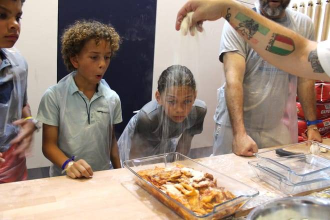 Cooking Class in Naples: Fettuccine Alfredo and Ravioli with Starter and Drink Included