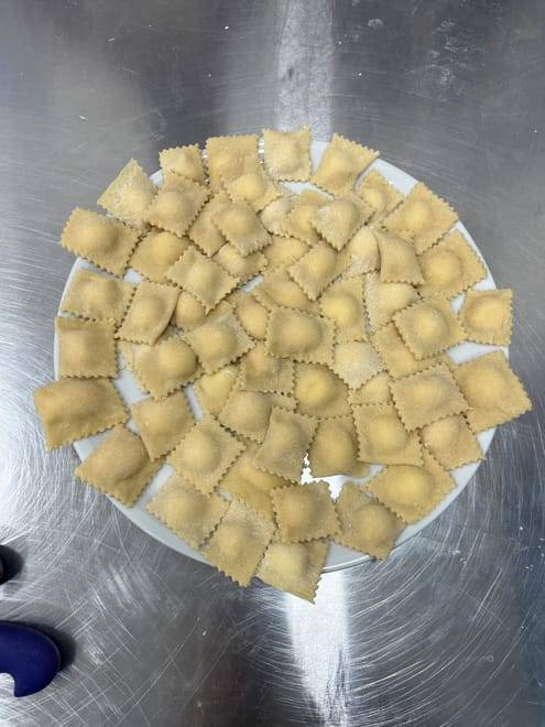 Cooking Class in Naples: Fettuccine Alfredo and Ravioli with Starter and Drink Included