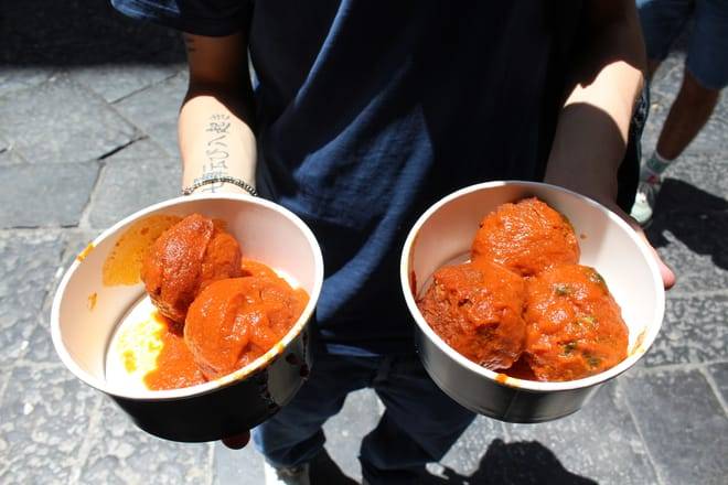 Naples Street Food Tour With Meal in 6 Stops