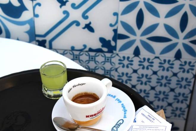 Naples Street Food Tour With Meal in 6 Stops