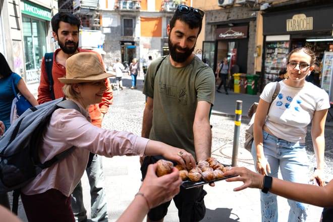 Naples Street Food Tour With Meal in 6 Stops