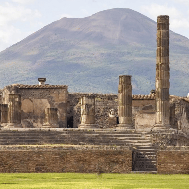Pompeii and Vesuvius Private Tour with Guide, Transport Included