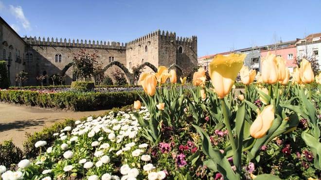Guimarães & Braga Small Group Tour with Lunch and All Tickets Included