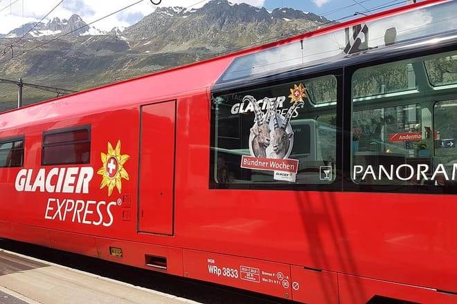 Glacier Express Panoramic Train Round Trip from Zürich With Private Guide 